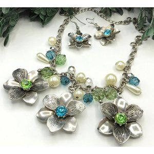 Vintage Jewelry set silver tone necklace and earrings flower shape with beads 16